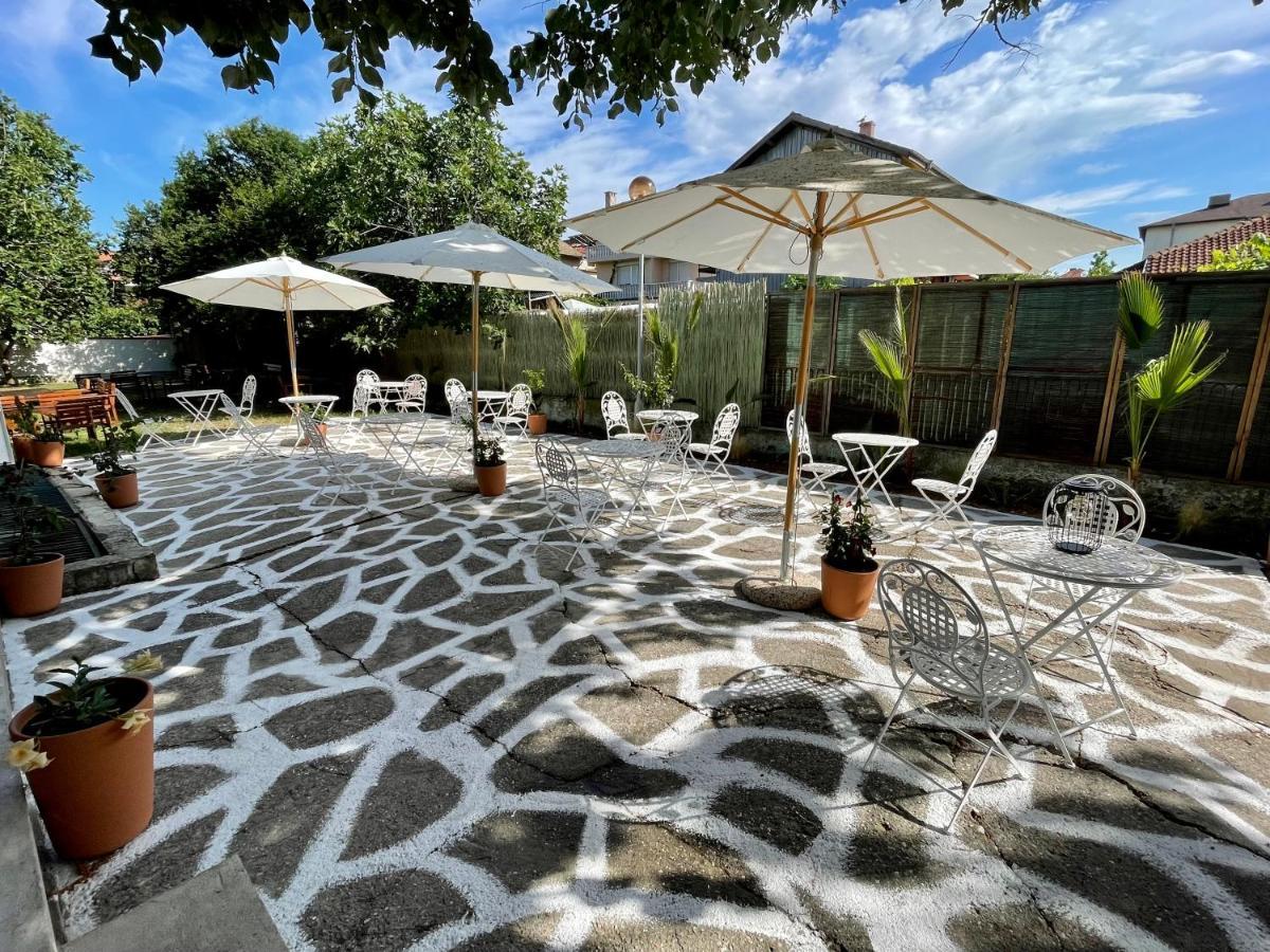 Amadina Garden Hotell Lozenets Exteriör bild