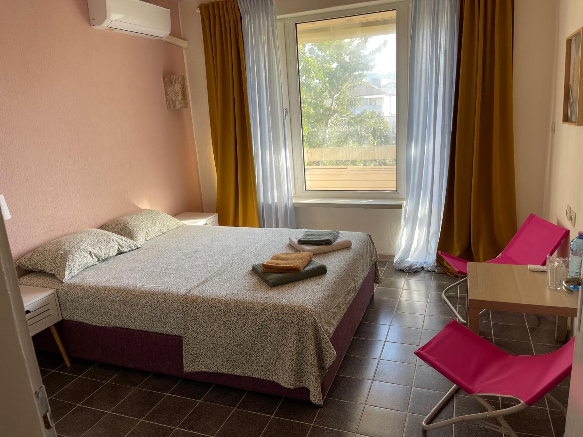 Amadina Garden Hotell Lozenets Exteriör bild