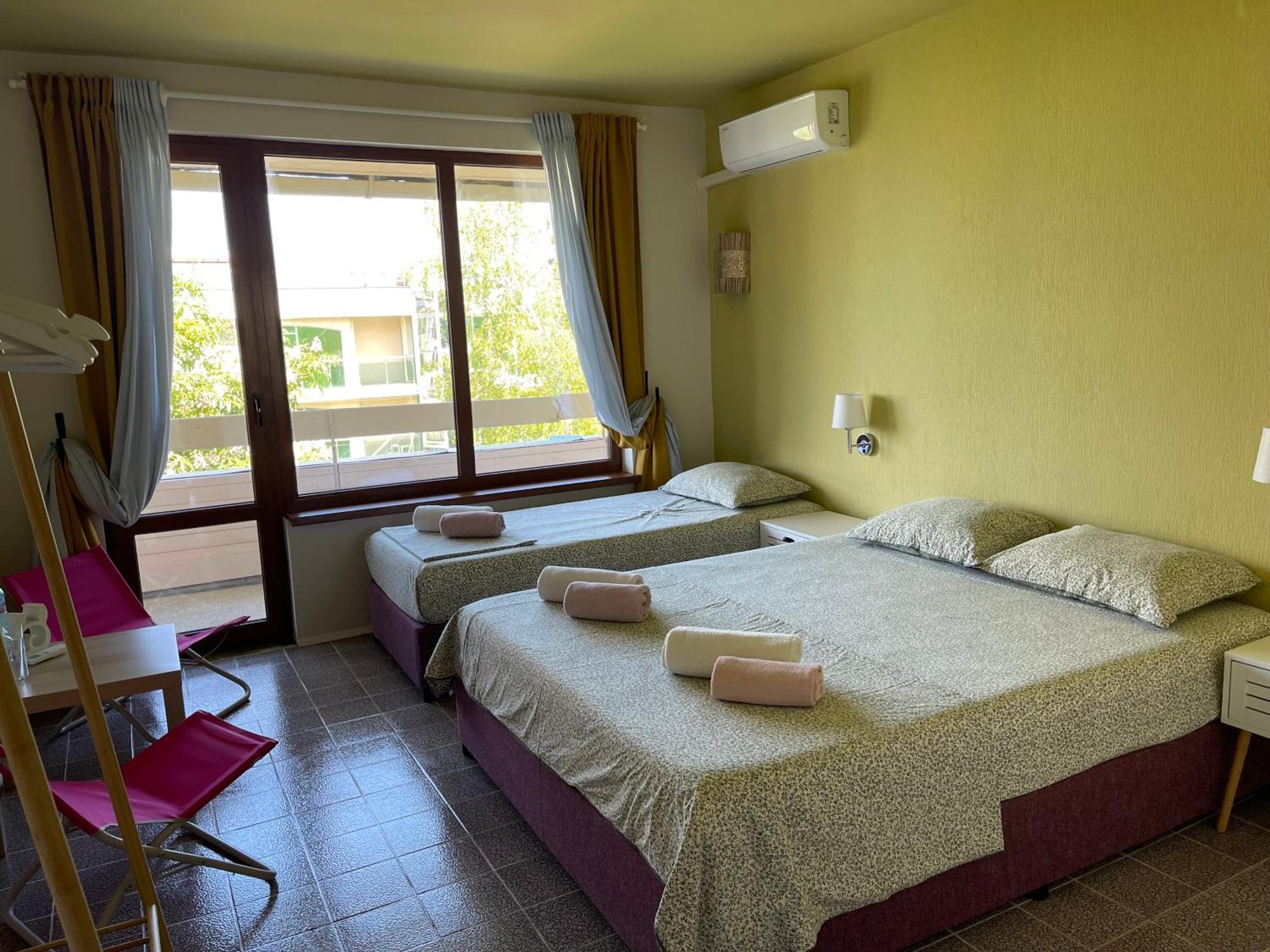 Amadina Garden Hotell Lozenets Exteriör bild