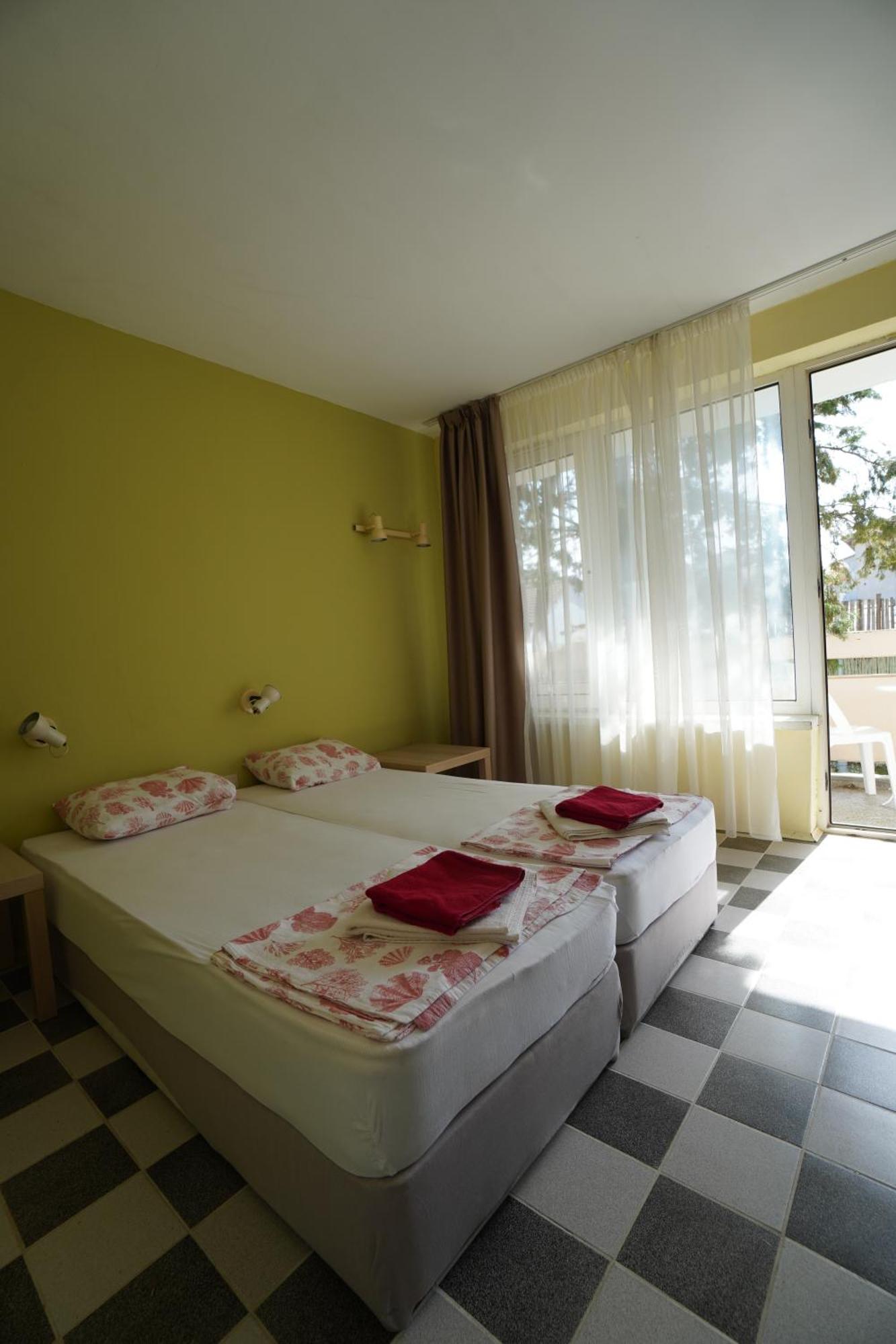Amadina Garden Hotell Lozenets Exteriör bild
